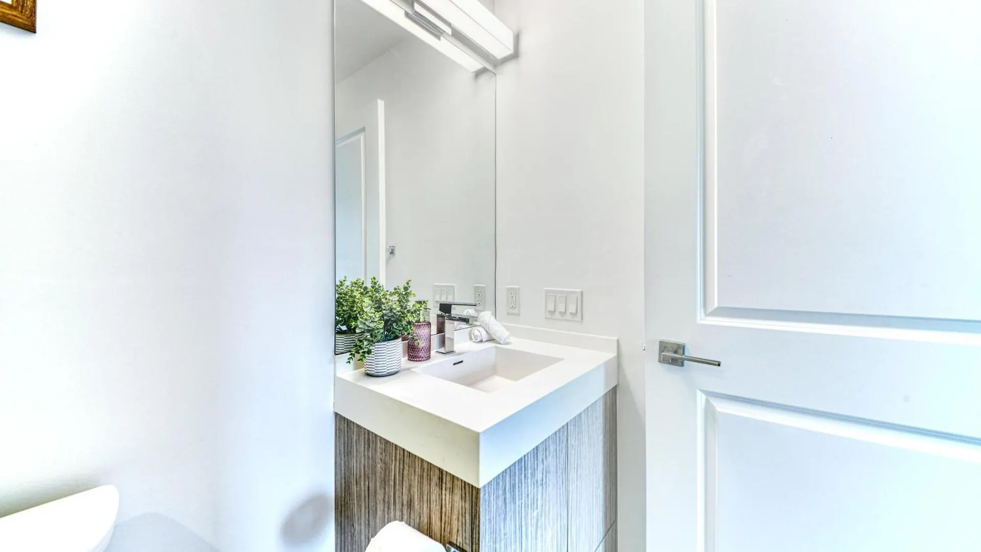 Rivetstays - The Jarvis Toronto