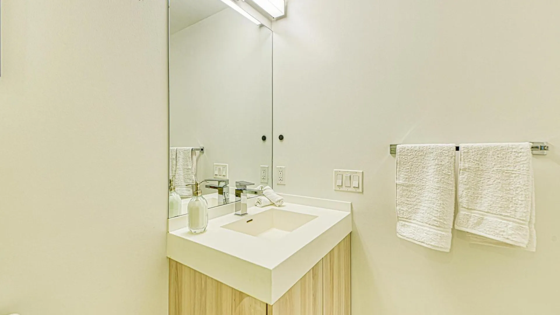 Lägenhet Rivetstays - The Jarvis Toronto