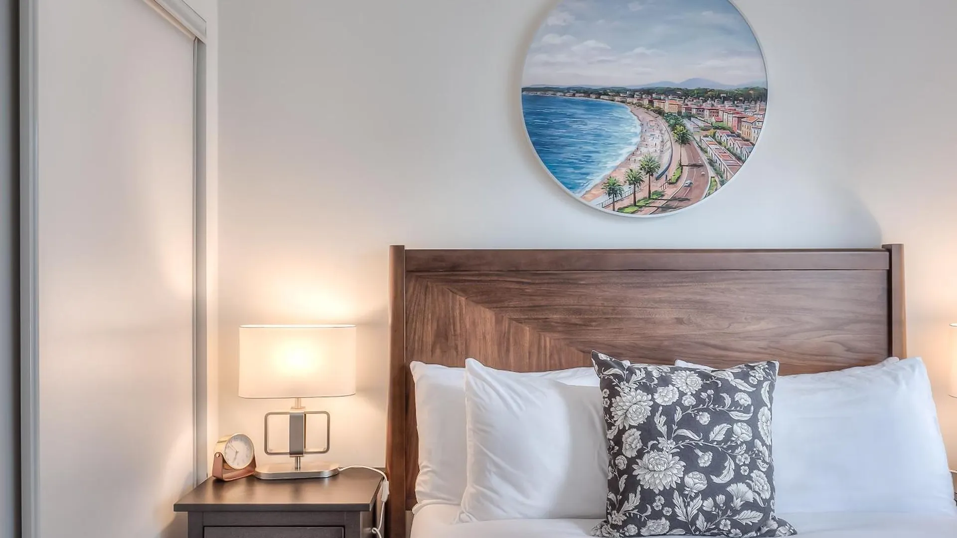 Rivetstays - The Jarvis Toronto Apartment
