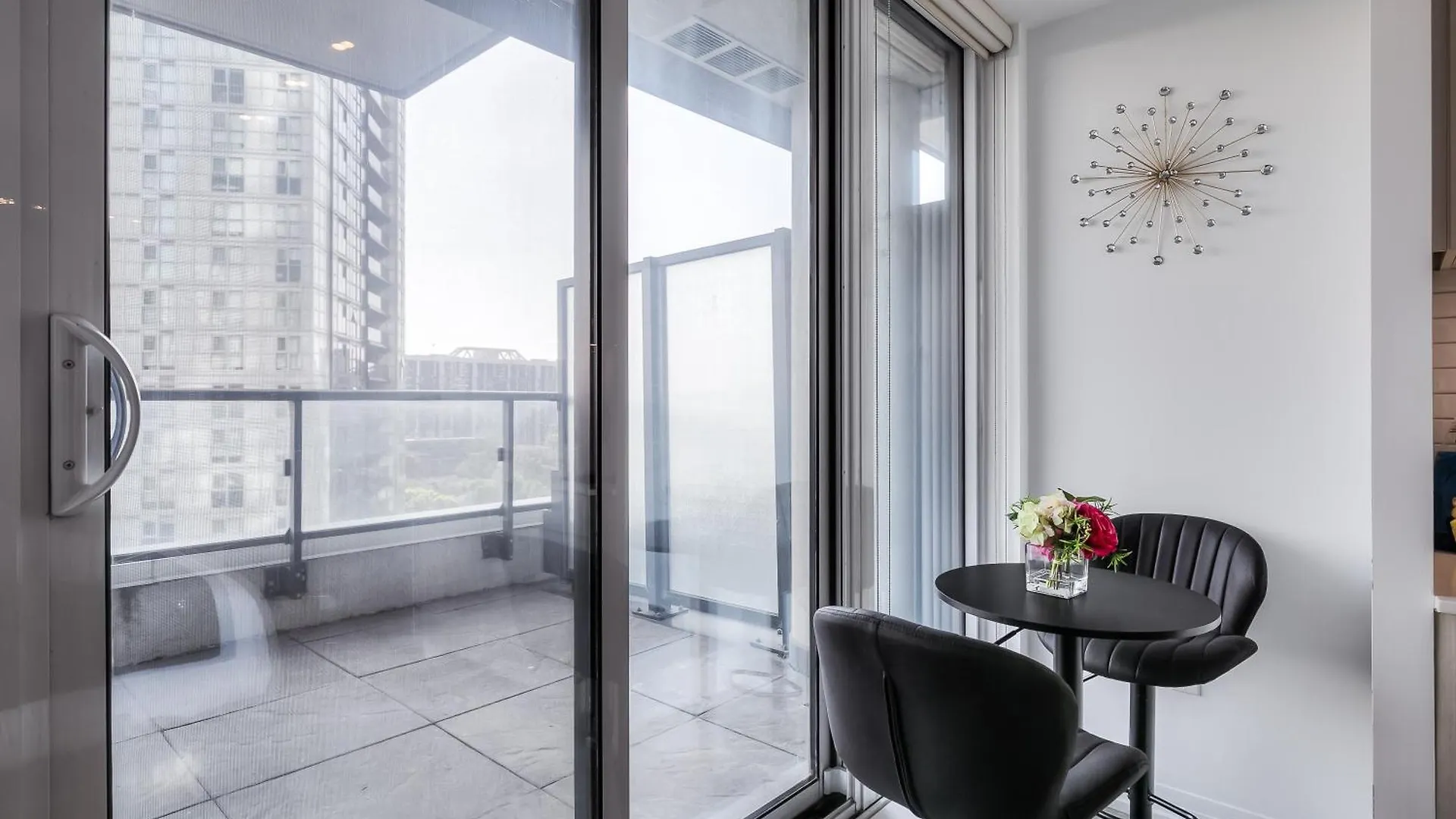 Rivetstays - The Jarvis Toronto Apartment