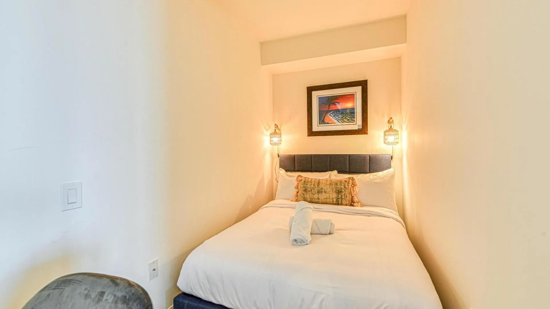 Rivetstays - The Jarvis Toronto Apartment