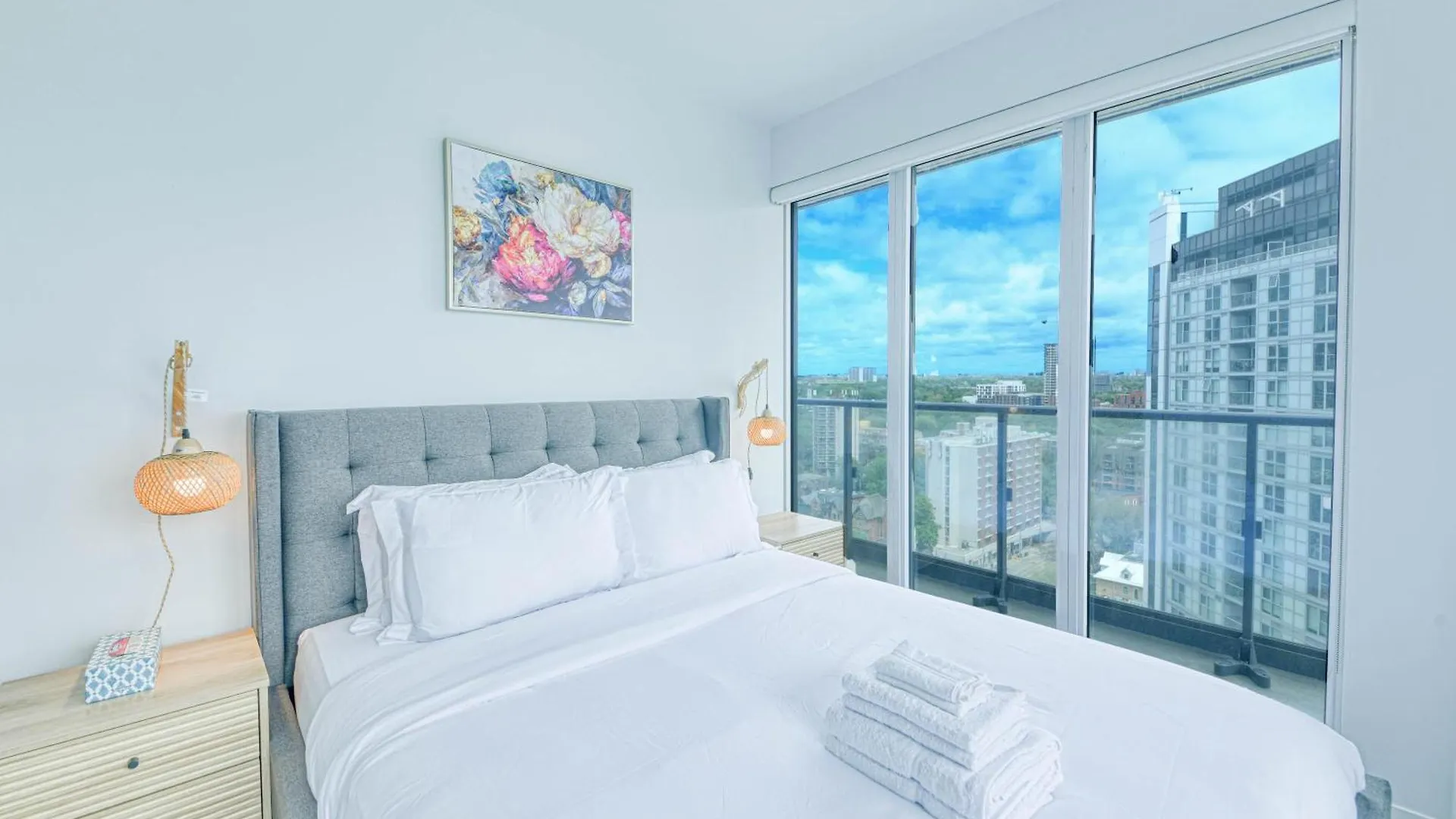 Rivetstays - The Jarvis Toronto Apartment