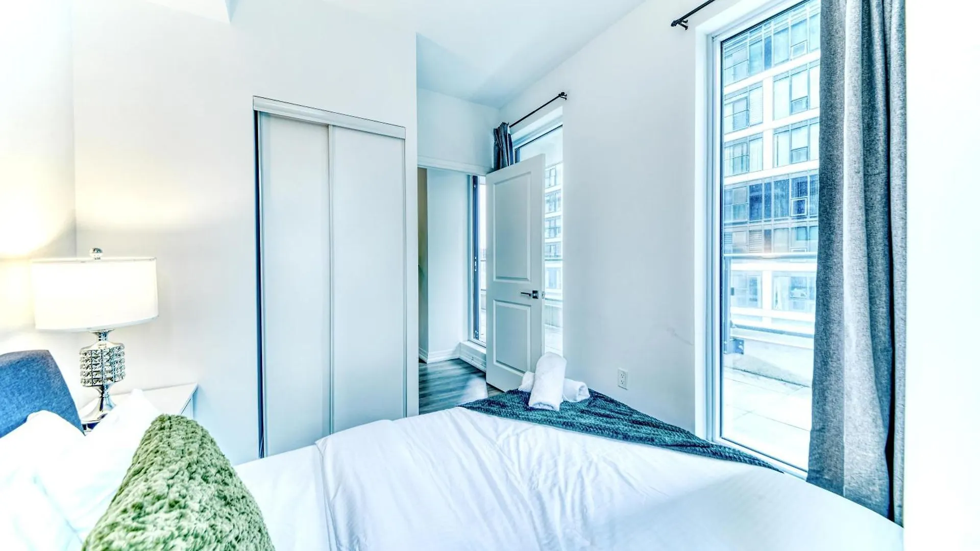 Rivetstays - The Jarvis Toronto Apartment