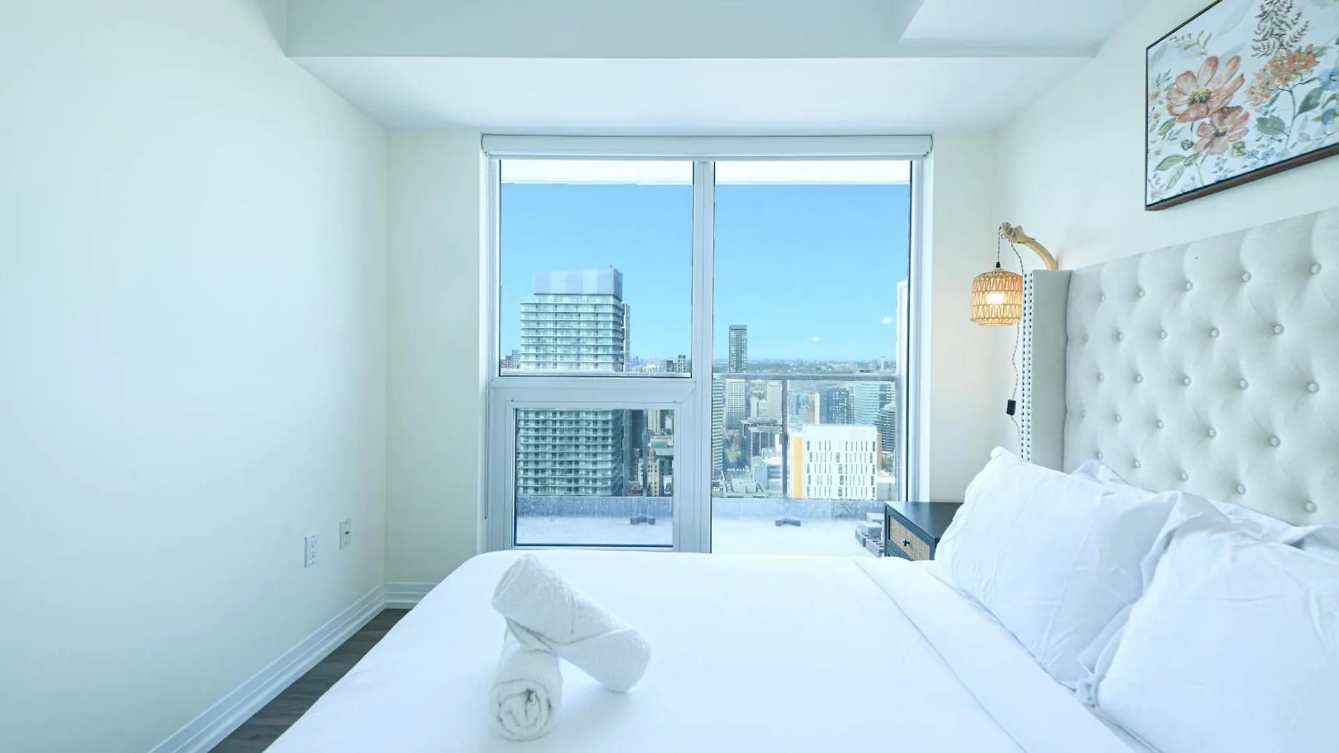 Rivetstays - The Jarvis Toronto Apartment