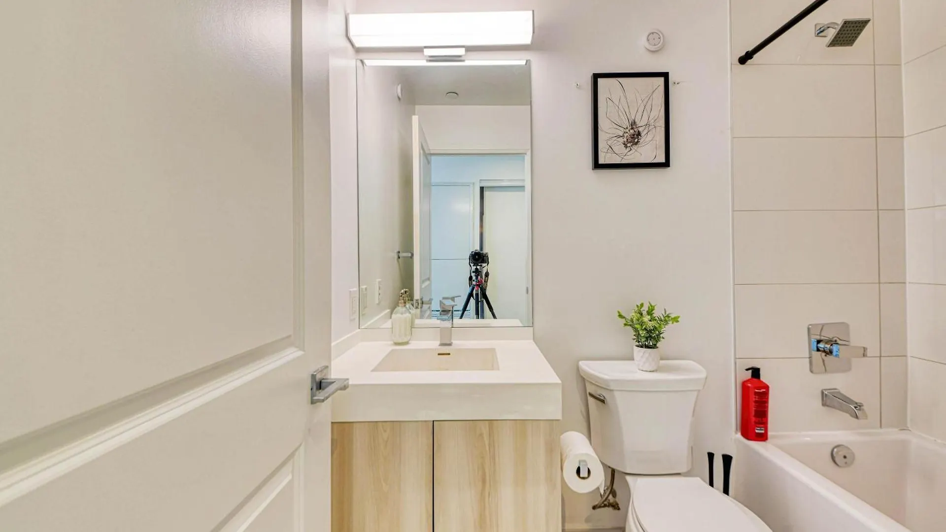 Rivetstays - The Jarvis Toronto Apartment